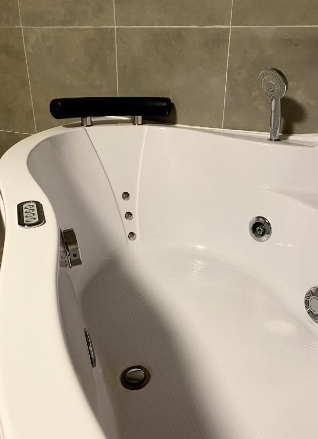 Superbe Logement Pres De Bruxelles Avec Spa Prive Exteriör bild